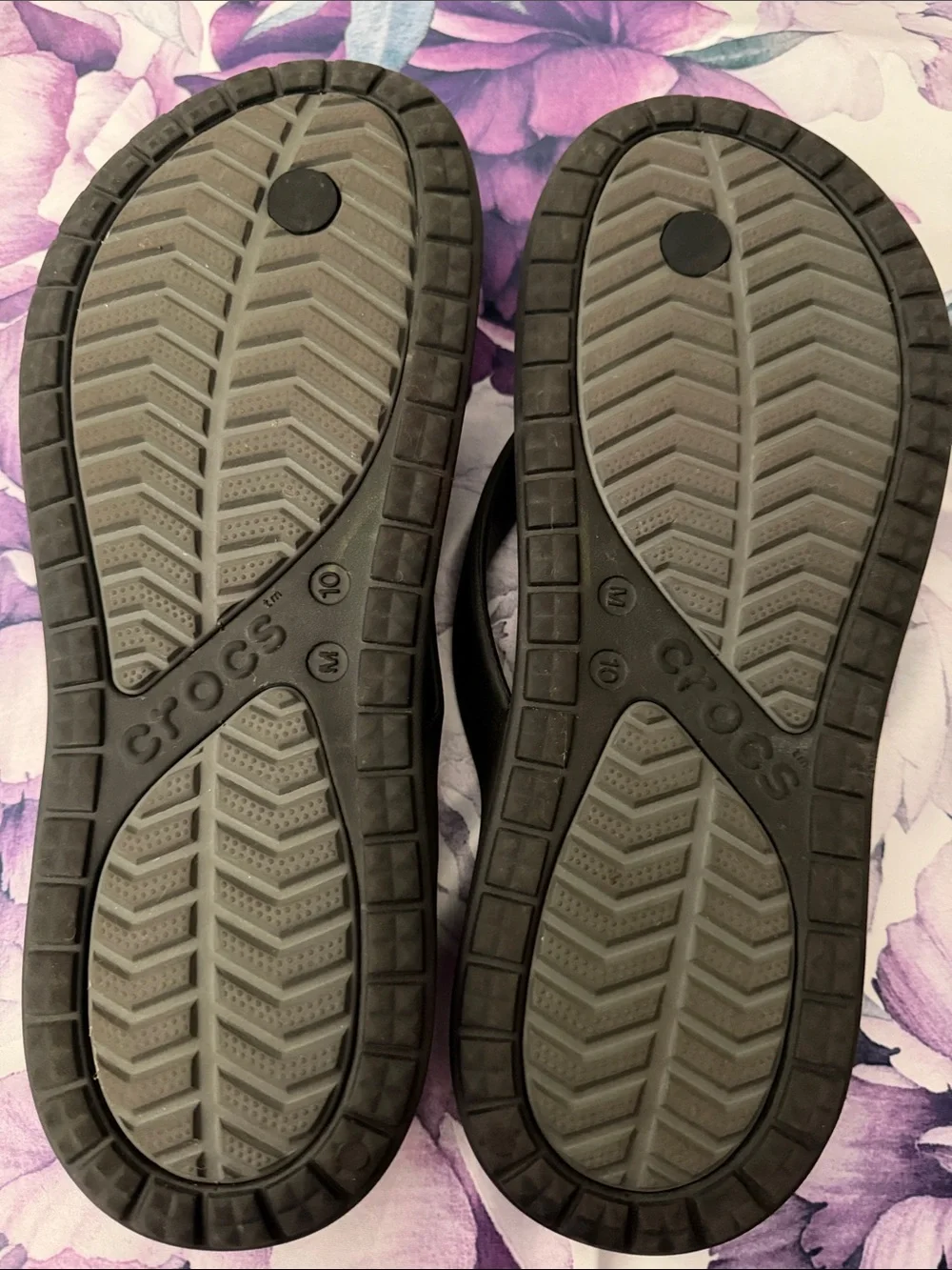 CROCS Coast Men’s Flip Flops Sz 10 Grey/Black